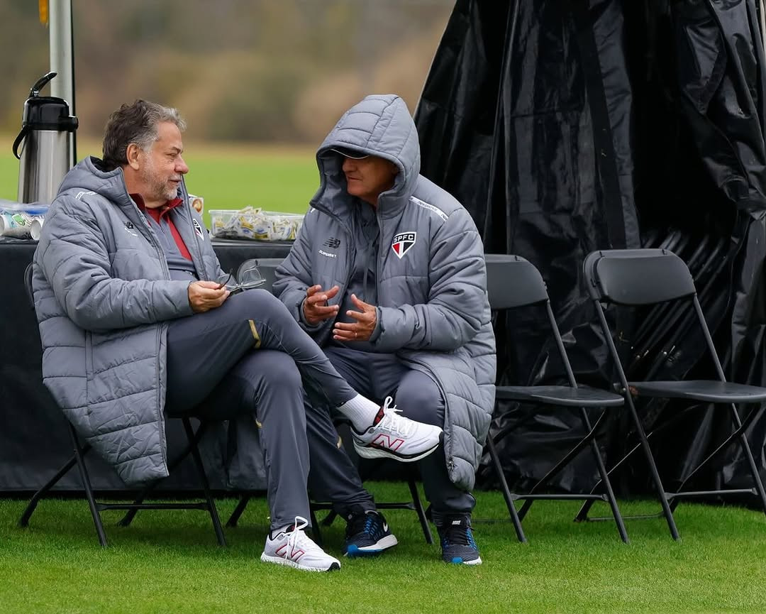 Imagem da noticia Julio Casares rebate Leila Pereira e defende pré-temporada nos Estados Unidos