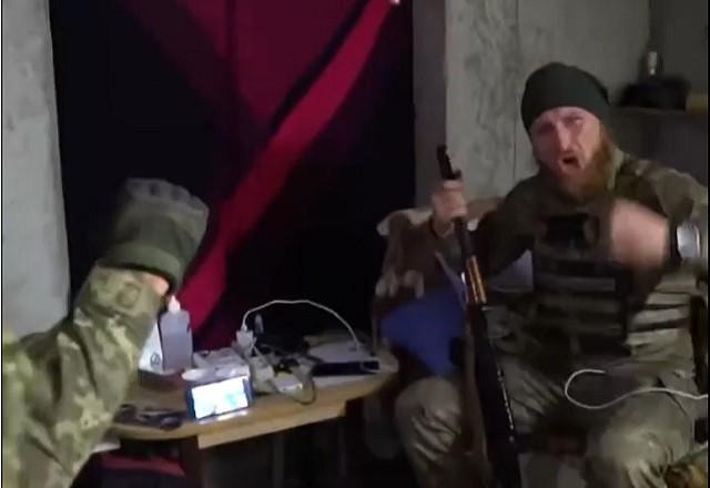 Imagem da noticia Em meio à guerra, soldados comemoram vitória da Ucrânia sobre a Escócia
