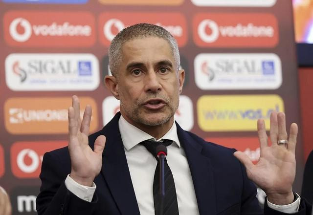 Imagem da noticia Sylvinho comemora classificação da Albânia para a Euro 2024: "Honra"