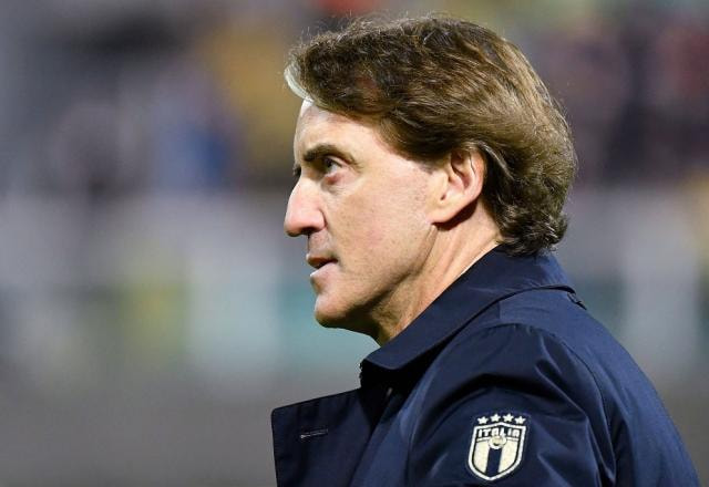 Imagem da noticia Após vexame, técnico da Itália é cornetado pela mãe: "Teria levado Balotelli"