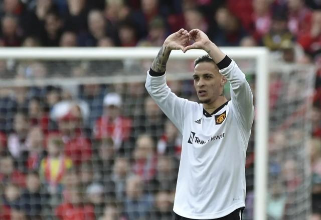 Imagem da noticia Técnico do United comenta má fase de Antony após acusação de agressão