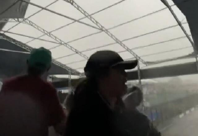 Imagem da noticia Temporal arranca teto de arquibancada durante classificação do GP de São Paulo