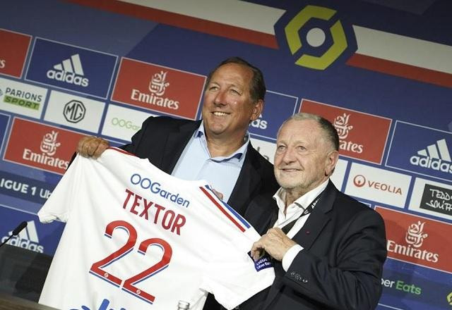 Imagem da noticia Textor alfineta rival em coletiva no Lyon: "Não gosto de projetos como o do PSG"
