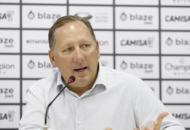 Imagem da noticia Textor rebate Leila Pereira: "11 contra 10 representa equilíbrio"