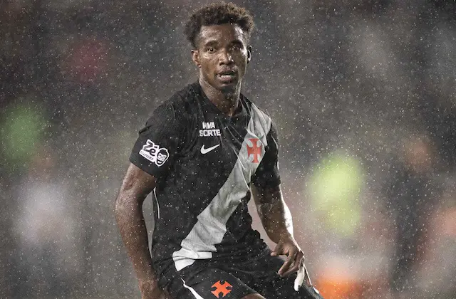 Thiago Mendes dispara contra arbitragem após revés do Vasco: "Inadmissível" Thiago Mendes dispara contra arbitragem após revés do Vasco: "Inadmissível"