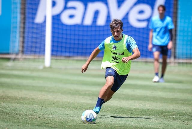 Promessa da base, Tiaguinho pode ganhar destaque no Grêmio em 2026 Promessa da base, Tiaguinho pode ganhar destaque no Grêmio em 2026