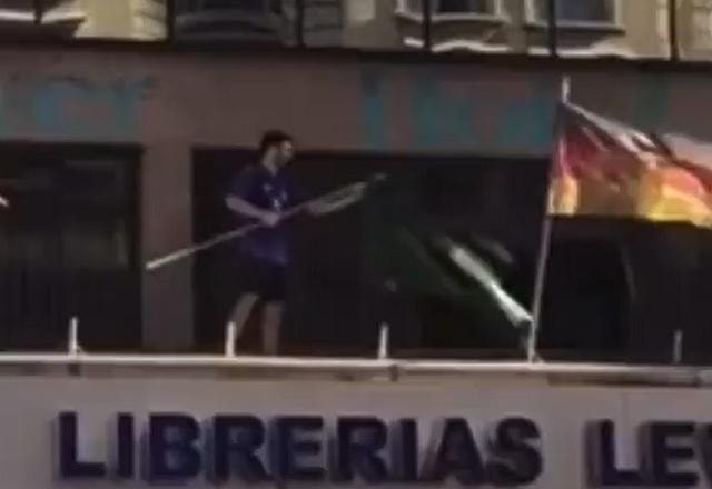 Imagem da noticia Argentino remove bandeira do Brasil de mastro durante festa do tri