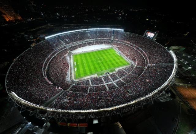 Imagem da noticia Torcedor morre ao cair da arquibancada do Monumental em jogo do River Plate