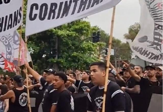 Imagem da noticia Torcedores do Corinthians protestam contra diretoria e elenco: "Omissos"