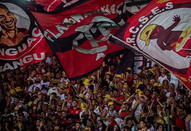 Imagem da noticia Torcedores do Flamengo chamam Pelé de maconheiro e exaltam Zico