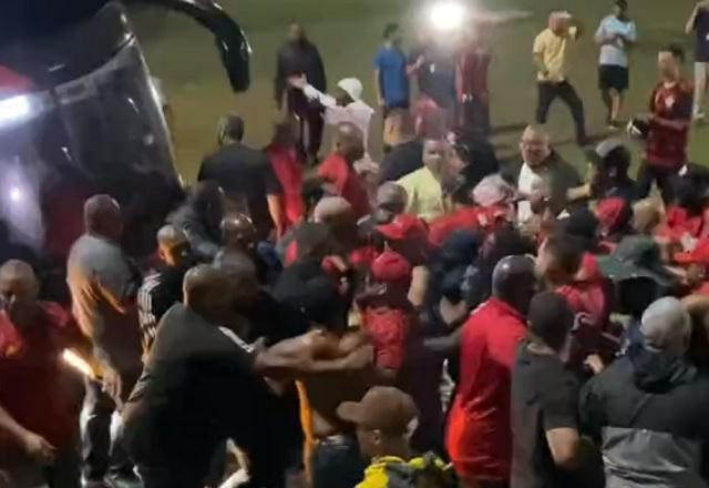 Imagem da noticia Flamengo é recebido com protestos após eliminação: "Time sem vergonha"