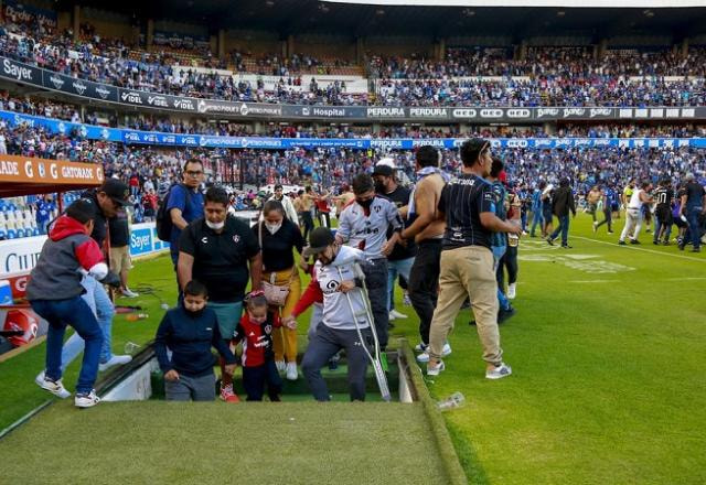 Imagem da noticia Após batalha campal, Querétaro tem diretoria, estádio e torcida banidos