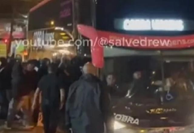 Imagem da noticia Torcedores protestam, e Corinthians retorna para SP antes de clássico em Santos