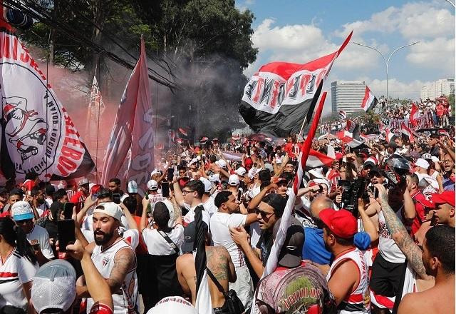 Imagem da noticia Duelo das massas: Flamengo e São Paulo têm melhores médias de público no ano