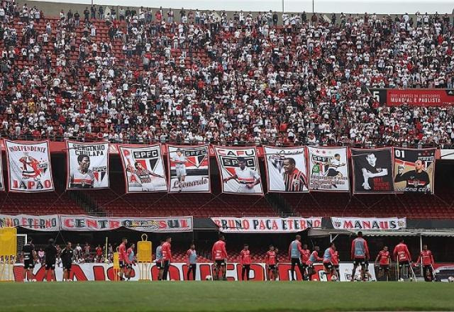 Imagem da noticia Vídeos: torcidas de Palmeiras e São Paulo fazem a festa em treino na véspera da final