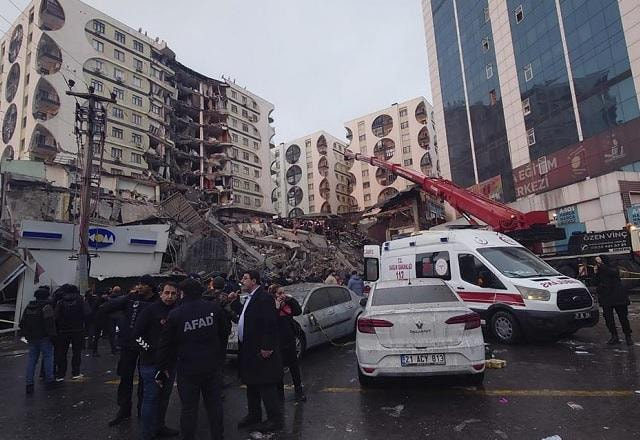 Imagem da noticia Tragédia: prédio com time de vôlei desaba após terremoto na Turquia
