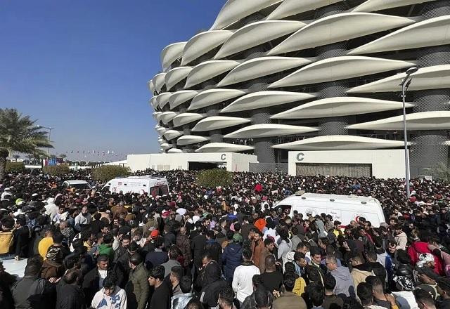 Imagem da noticia Tumulto fora de estádio deixa dois mortos e dezenas de feridos no Iraque
