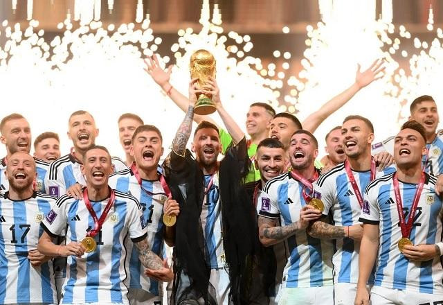 Imagem da noticia Um mês após título da Copa do Mundo, Messi diz: "Que loucura linda vivemos"