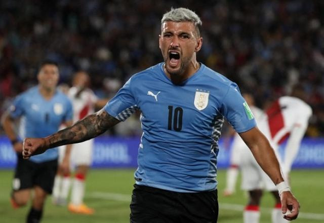Imagem da noticia Com gol de Arrascaeta, Uruguai vence o Peru e se garante na Copa