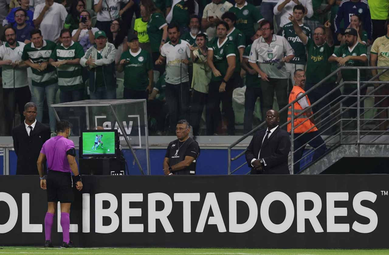 Imagem da noticia Conmebol divulga áudio do VAR em pênalti para o Palmeiras na Libertadores