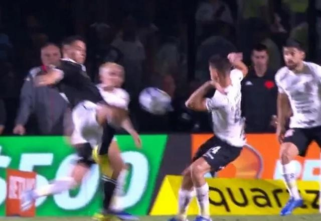 Imagem da noticia Vasco x Corinthians: VAR vê toque polêmico de Moscardo "totalmente acidental"