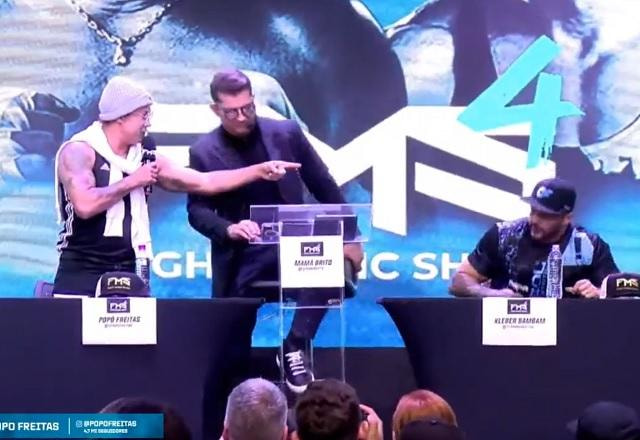 Imagem da noticia VÍDEO: Popó quase acerta soco em Bambam durante coletiva