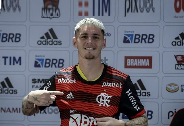 Imagem da noticia Varela é apresentado pelo Flamengo: "Ser campeão não somente da Libertadores"