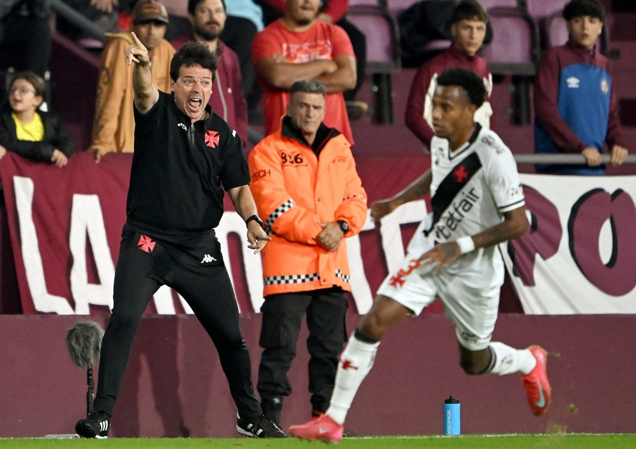 Imagem da noticia Na estreia de Diniz, Vasco perde para o Lanús e se complica na Sul-Americana