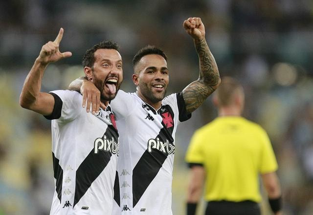 Imagem da noticia Vasco aproveita expulsões, vence Botafogo e quebra jejum em clássicos