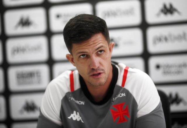 Imagem da noticia Vasco demite Barbieri após sequência de derrotas e noite tensa em São Januário