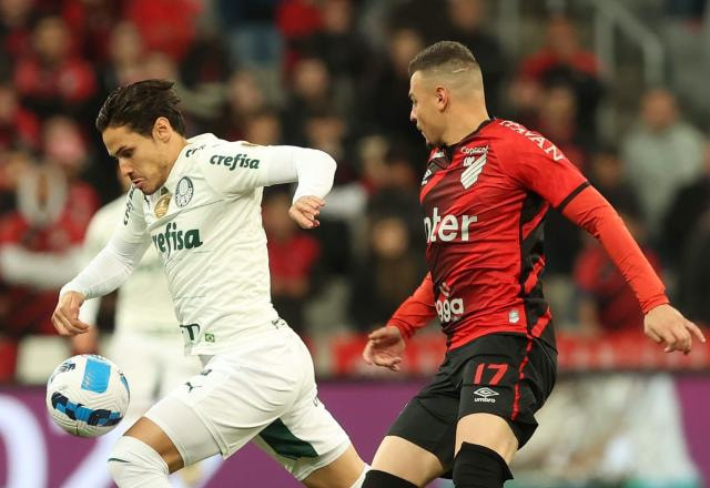 Imagem da noticia Raphael Veiga vira preocupação no Palmeiras, que terá volta de Scarpa
