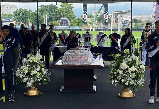 Imagem da noticia Velório de Roberto Dinamite é iniciado no estádio do Vasco