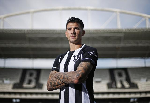 Imagem da noticia Botafogo anuncia chegada de Victor Cuesta e Nicholas Hämäläinen