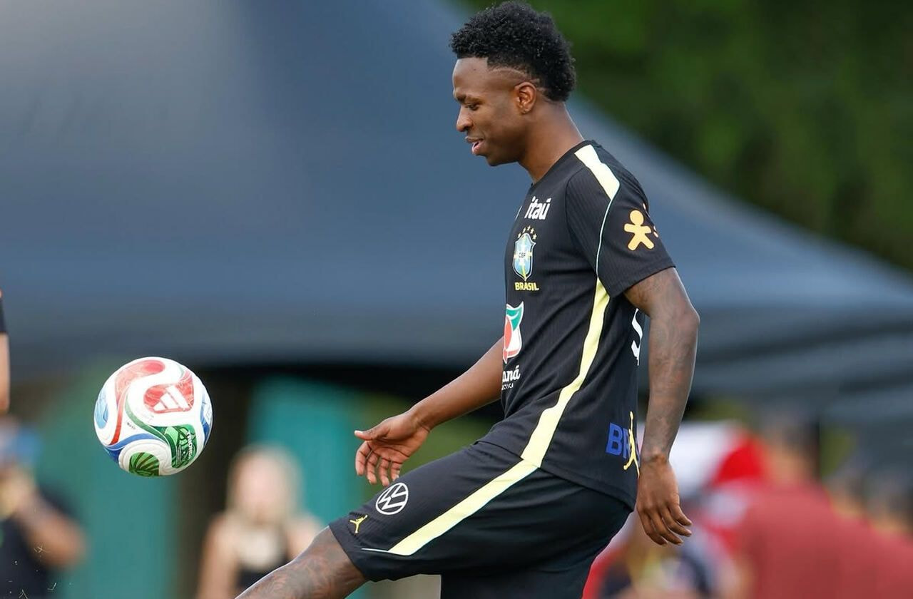 Imagem da noticia Ancelotti testa mudanças e reintegra Vini Jr em treino da seleção