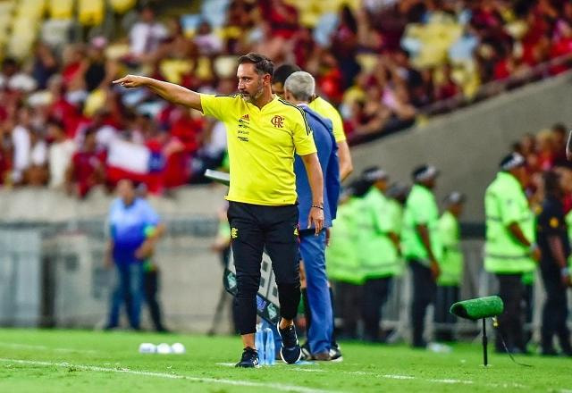 Imagem da noticia Vítor Pereira nega saída do Flamengo: "Trabalho está no início"