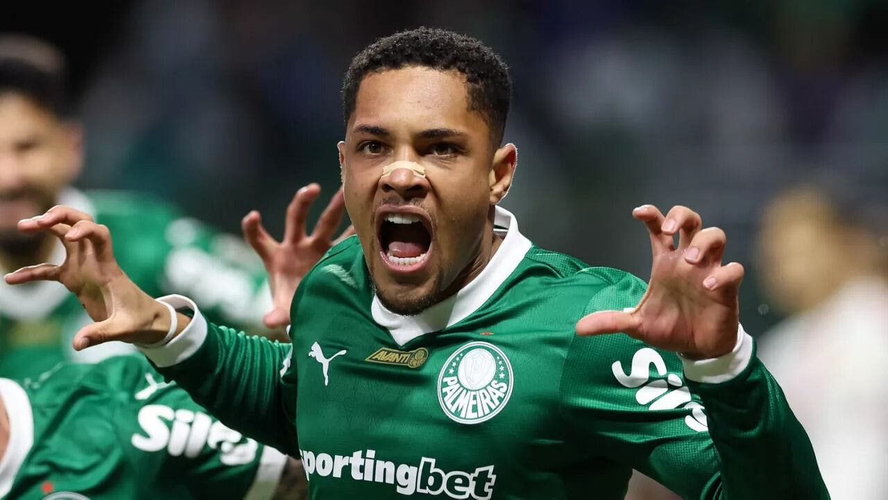 Imagem da noticia Vitor Roque celebra vitória e projeta jogo contra o Flamengo