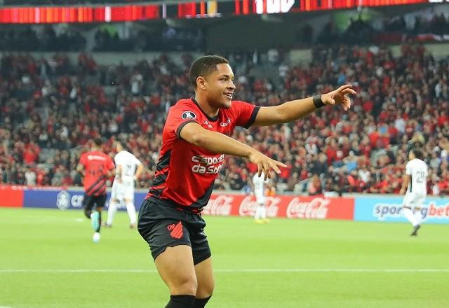 Imagem da noticia Athletico: Vitor Roque é reforço do Barcelona, afirma jornal da Espanha
