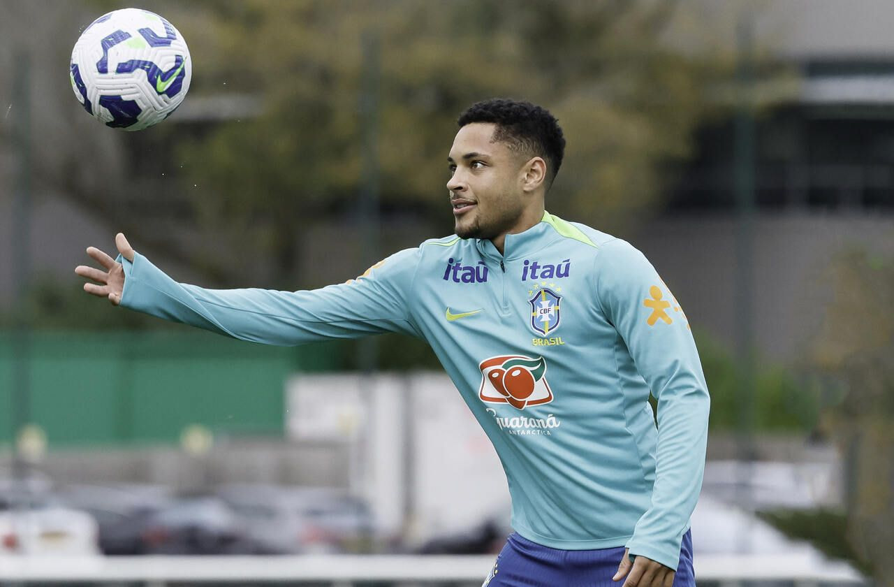 Imagem da noticia Vitor Roque mira vaga na Copa e diz que retorno ao Brasil não foi ''passo atrás''