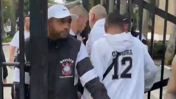 Imagem da noticia Torcidas organizadas do Corinthians invadem Parque São Jorge