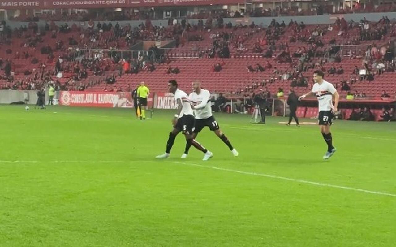Imagem da noticia São Paulo bate o Inter no Beira-Rio e chega a quarta vitória seguida no Brasileirão