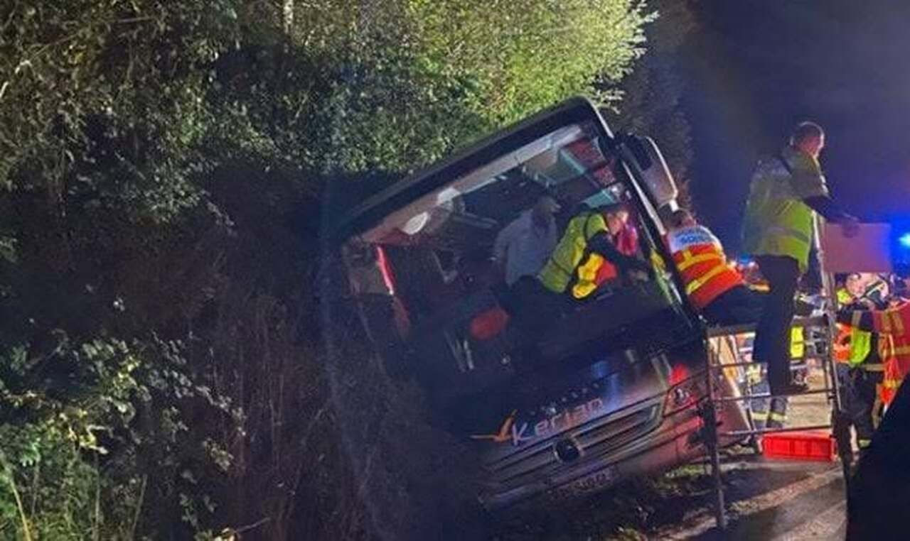 Imagem da noticia Ônibus da seleção sub-21 de Luxemburgo sofre acidente e deixa oito feridos