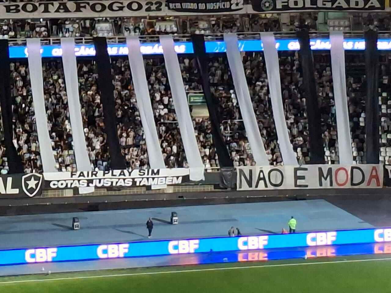 Imagem da noticia Torcida do Botafogo provoca Flamengo: "Fair play sim, cotas justas também"