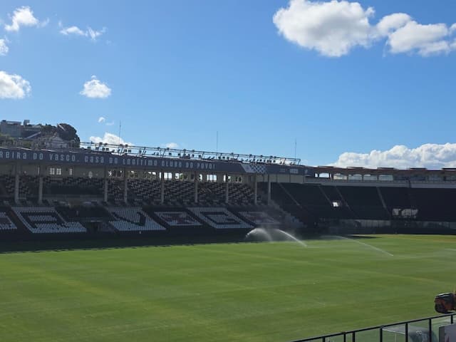 Ex-Vasco lamenta final no Maracanã e contraria decisão: "Obviamente em São Januário" Ex-Vasco lamenta final no Maracanã e contraria decisão: "Obviamente em São Januário"