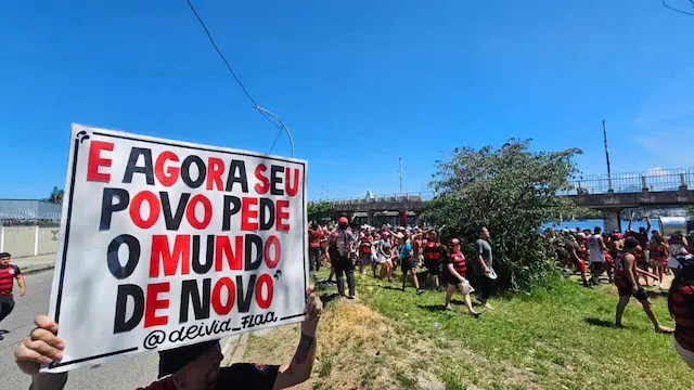 Torcida faz novo "AeroFla", e Flamengo embarca para o Intercontinental Torcida faz novo "AeroFla", e Flamengo embarca para o Intercontinental