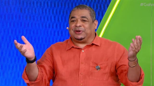 Vampeta questiona "vaga garantida" de Danilo na Copa do Mundo Vampeta questiona "vaga garantida" de Danilo na Copa do Mundo