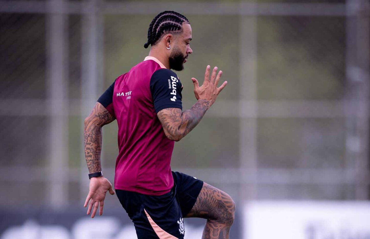 Imagem da noticia Corinthians inicia semana com expectativa por retorno de Depay