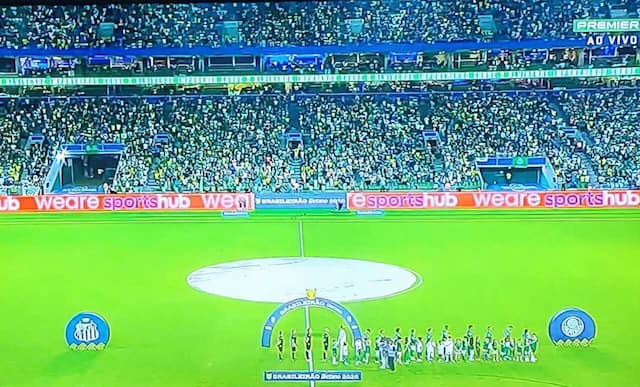Inusitado: Santos atrasa e não aparece para o Hino Nacional antes do jogo com o Palmeiras Inusitado: Santos atrasa e não aparece para o Hino Nacional antes do jogo com o Palmeiras