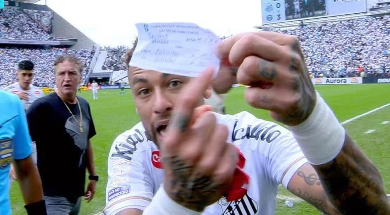 Imagem da noticia Neymar é substituído por engano e se revolta em jogo do Santos