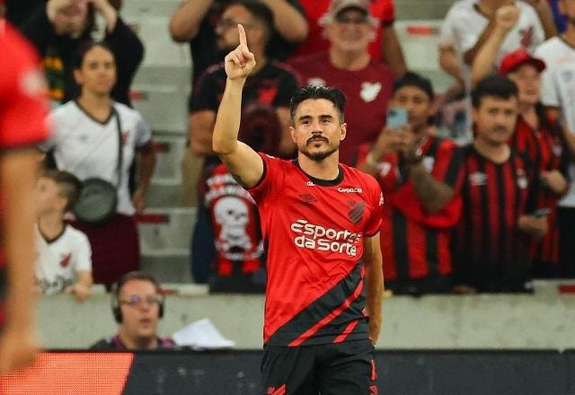 Imagem da noticia Santos deve assinar com atacante Willian Bigode por um ano