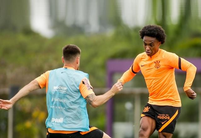 Imagem da noticia Willian treina com elenco do Corinthians e pode ser opção contra o Flamengo
